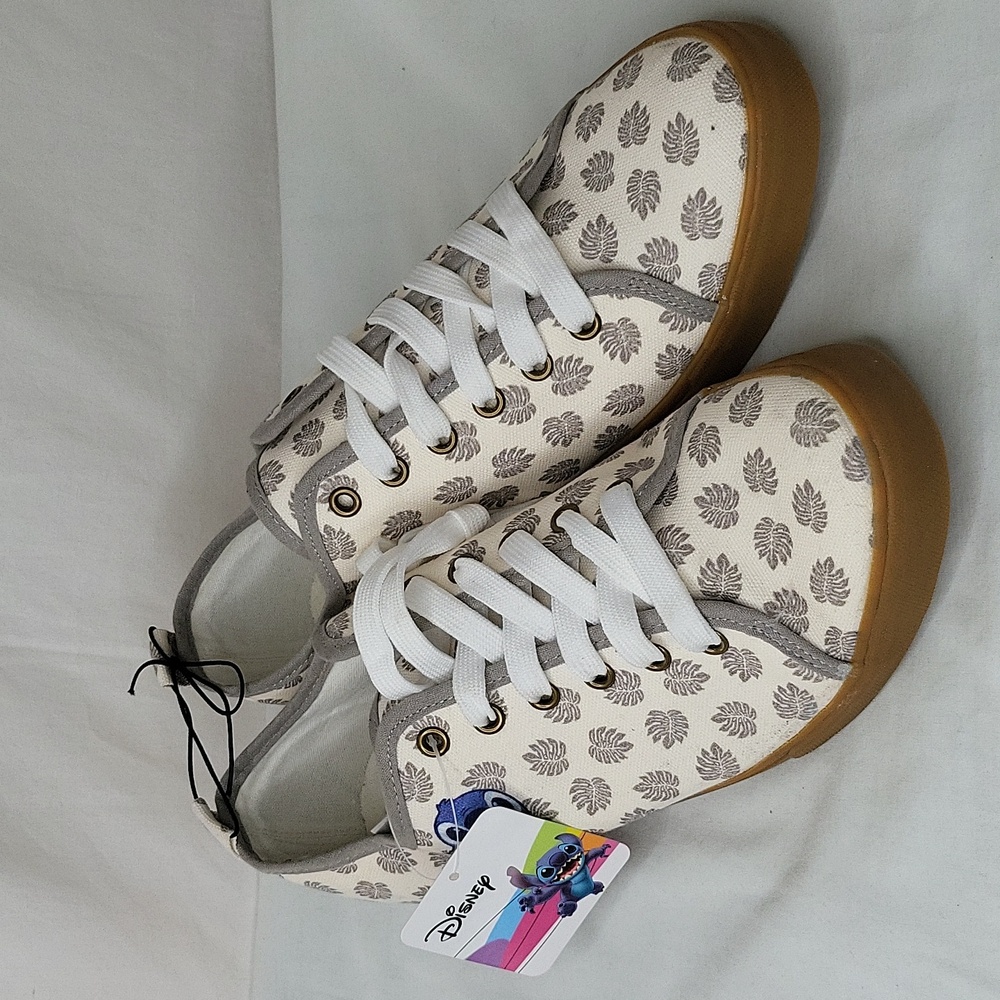 Disney Lilo and Stitch Men's white canvas sneaker flat gum sole shoes  NWT sz 9